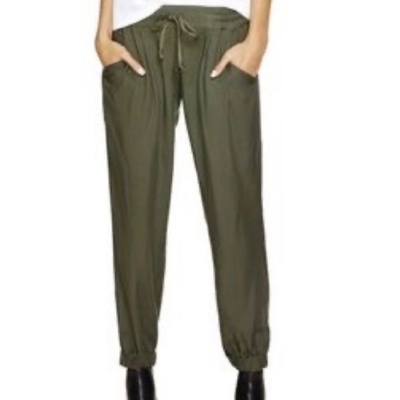 Aritzia green joggers small - Picture 2 of 6